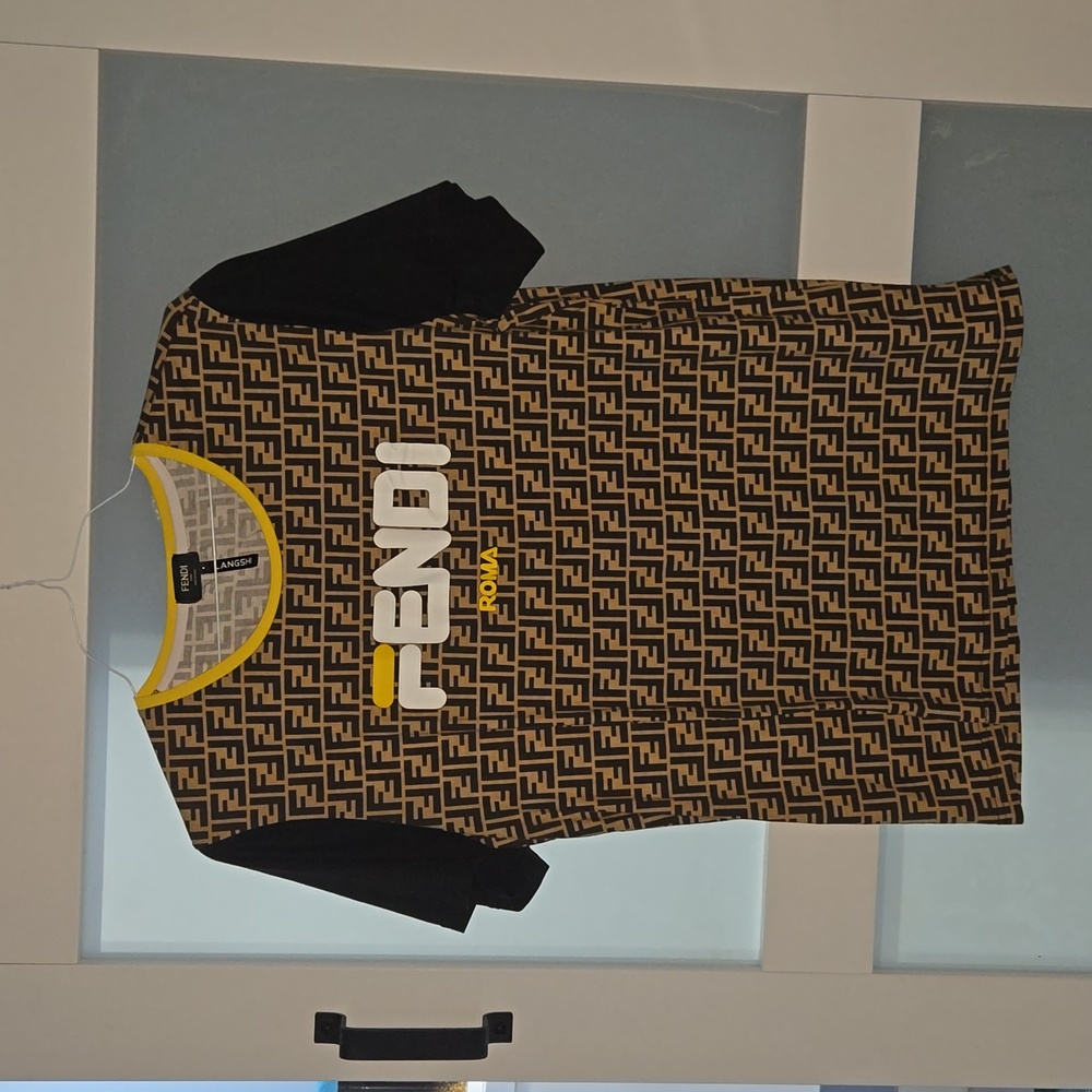 Fendi t shirt